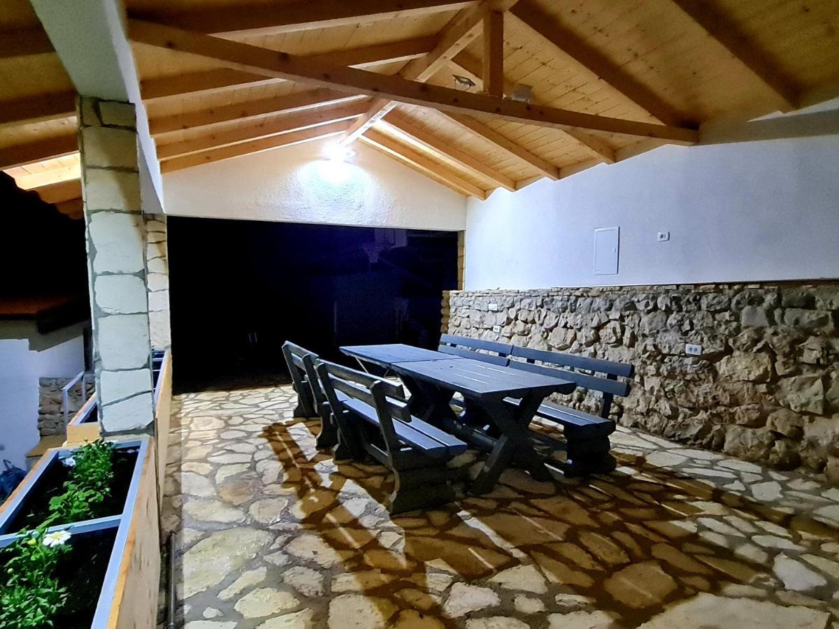 Vila Maslina Apartments Mit Pool Und Garten Nahe Am Strand 图彻皮 外观 照片