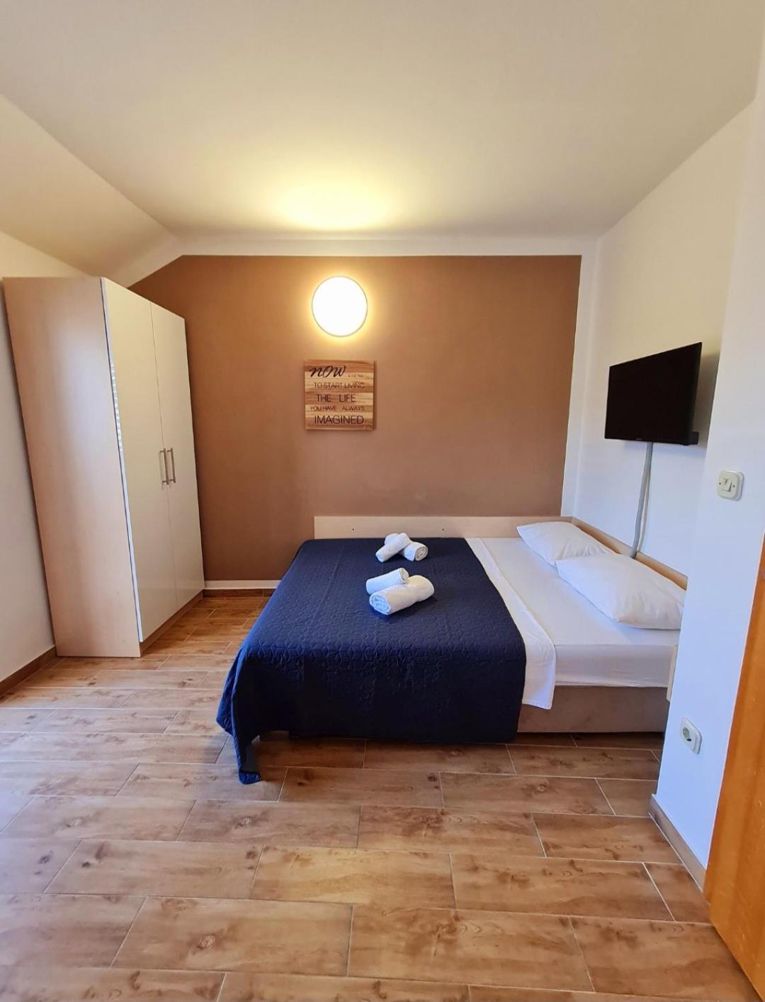 Vila Maslina Apartments Mit Pool Und Garten Nahe Am Strand 图彻皮 客房 照片